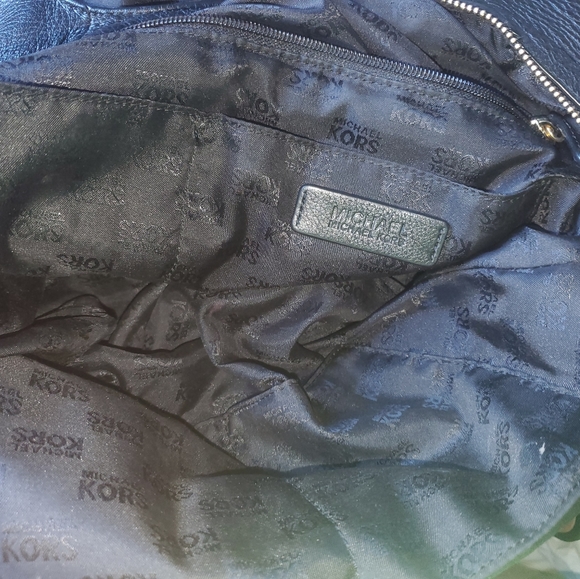 Michael Kors Hobo Large Leather Tote - Picture 4 of 4